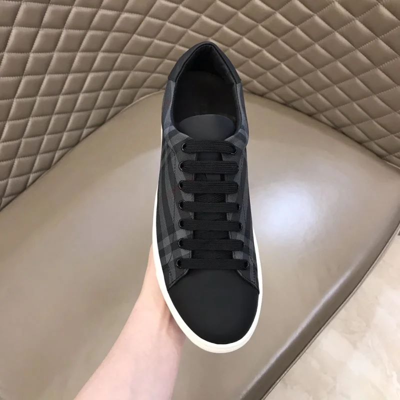 Flexible Burberry Low Shoes 17155