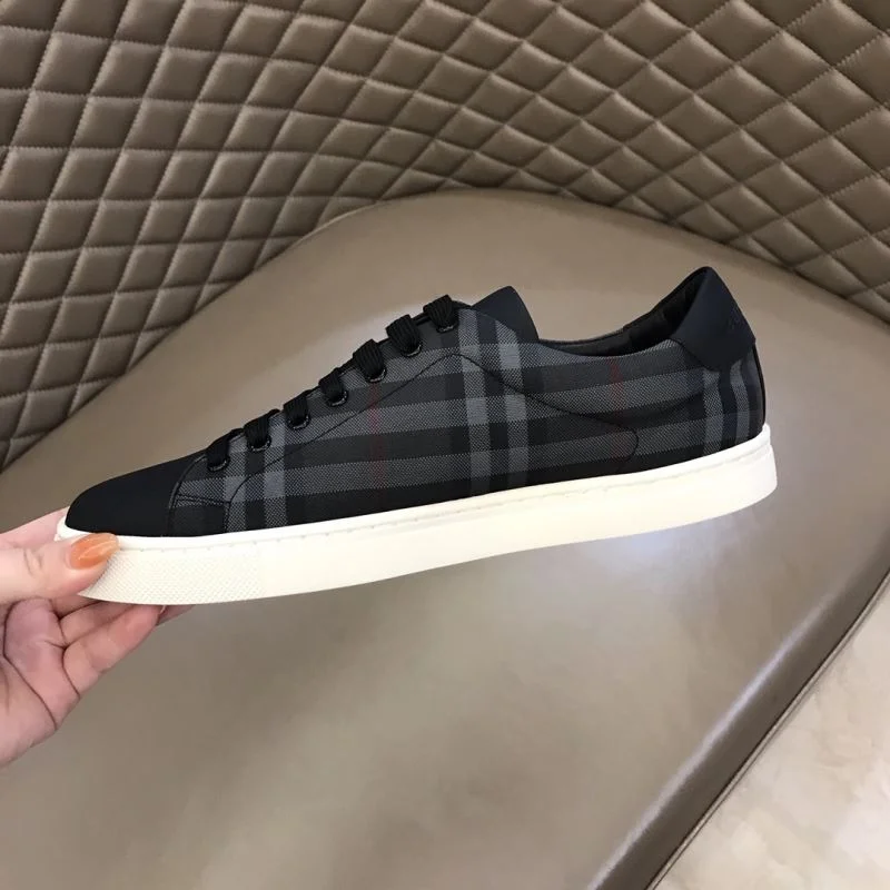 Flexible Burberry Low Shoes 17155