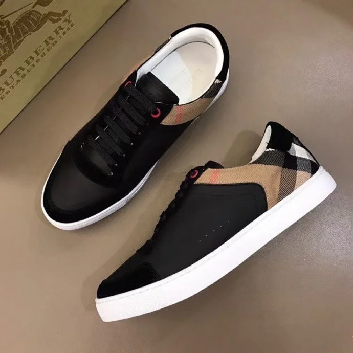 Burberry Low Shoes EyeCatching 17024