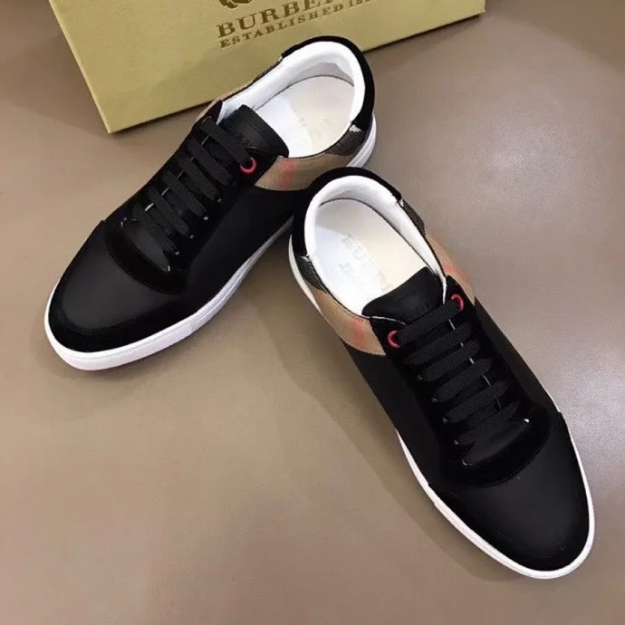 Burberry Low Shoes EyeCatching 17024
