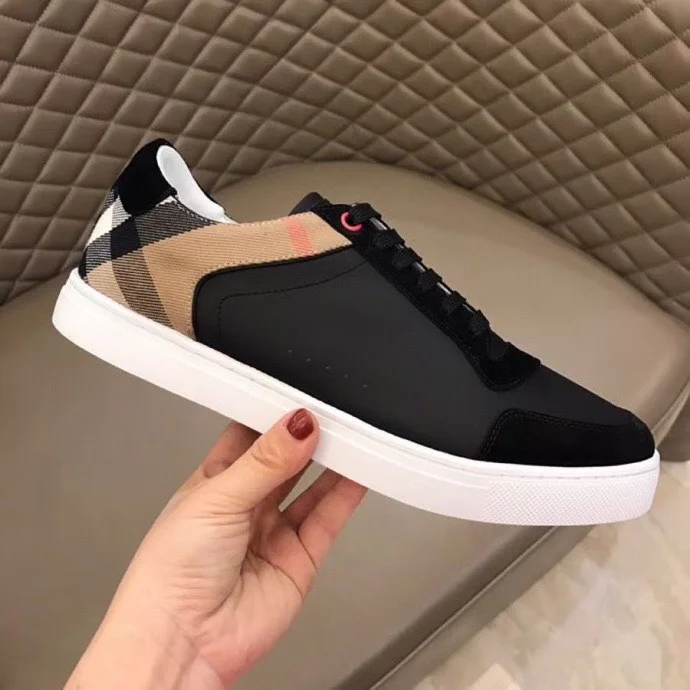 Burberry Low Shoes EyeCatching 17024