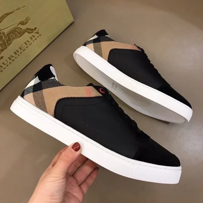 Burberry Low Shoes EyeCatching 17024