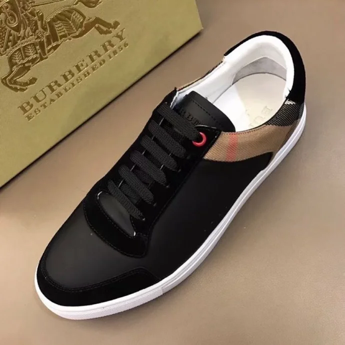 Burberry Low Shoes EyeCatching 17024