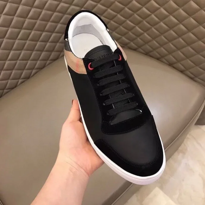 Burberry Low Shoes EyeCatching 17024