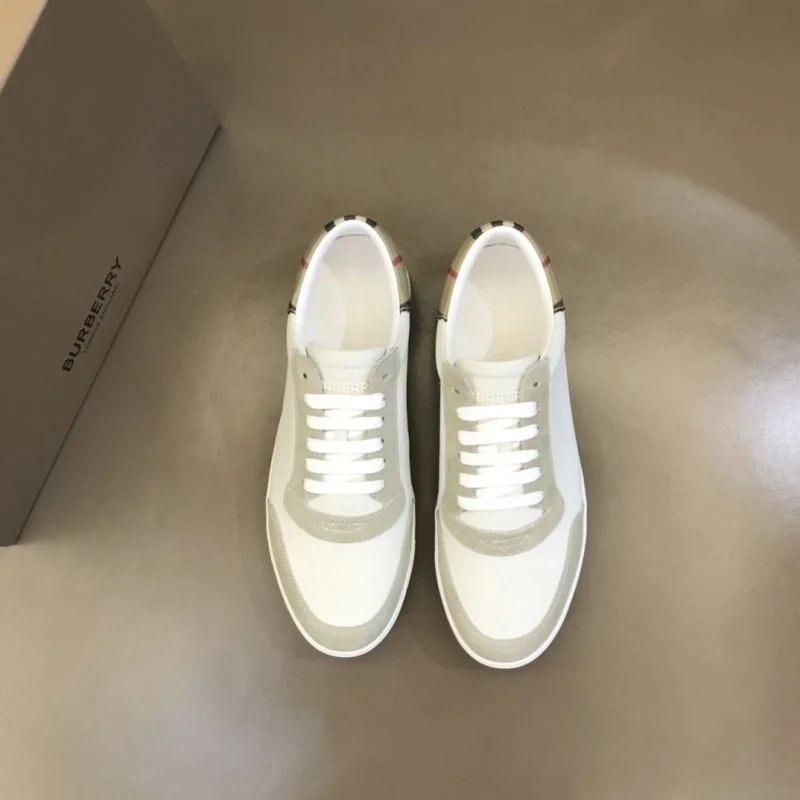 Unisex Burberry Low Shoes 17009