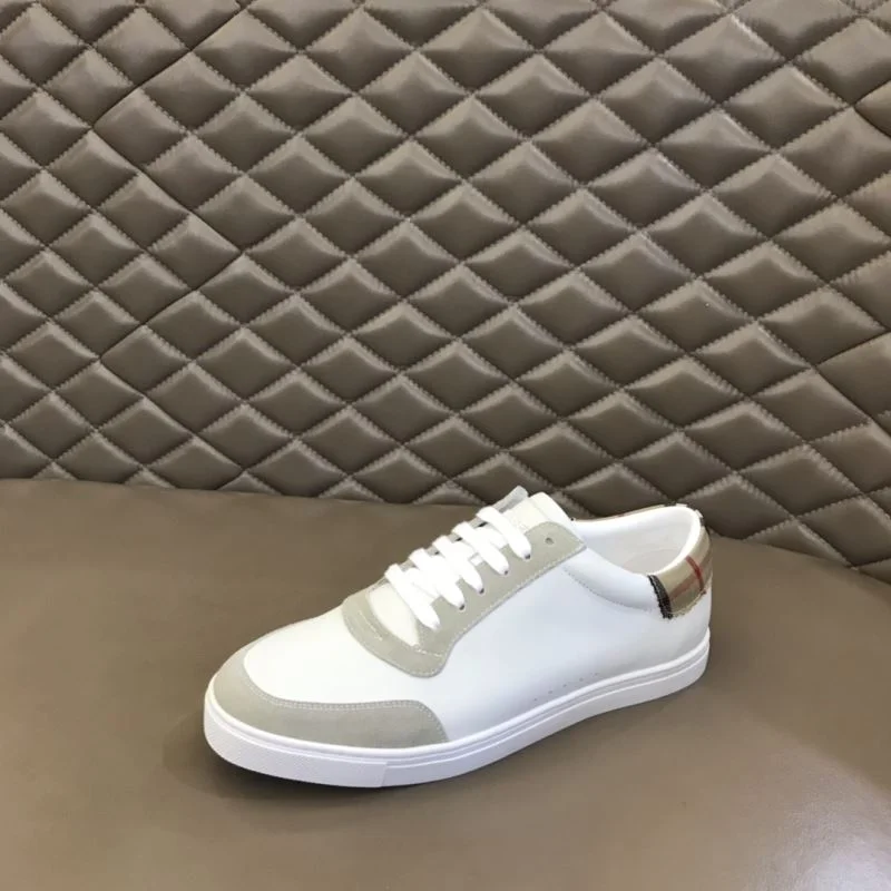 Unisex Burberry Low Shoes 17009