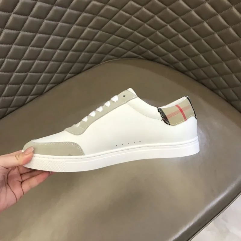 Unisex Burberry Low Shoes 17009