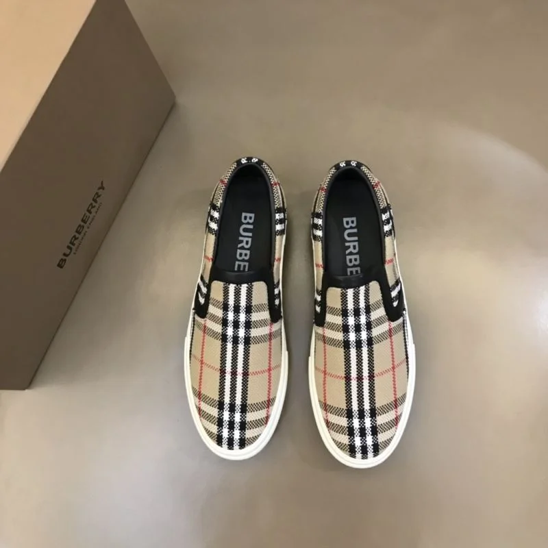 Burberry Low Shoes SoftTouch 17017