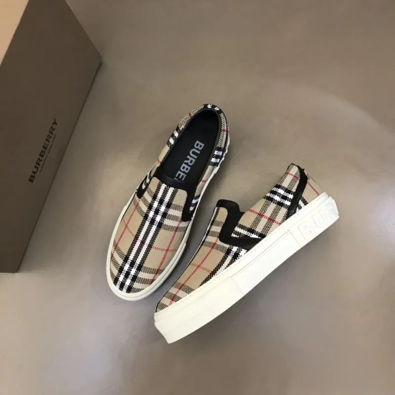 Burberry Low Shoes SoftTouch 17017