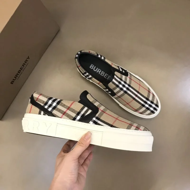 Burberry Low Shoes SoftTouch 17017