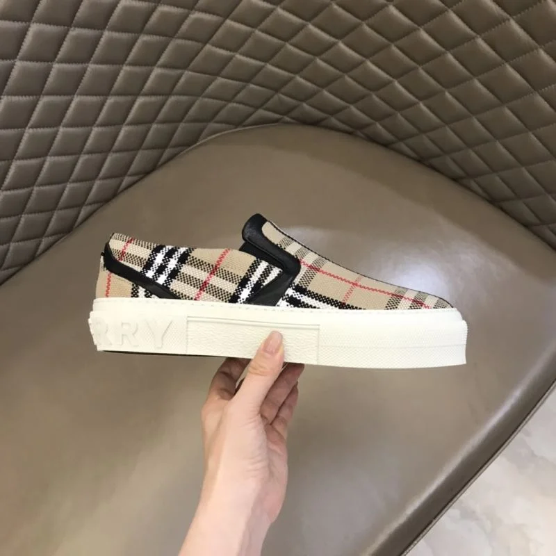 Burberry Low Shoes SoftTouch 17017