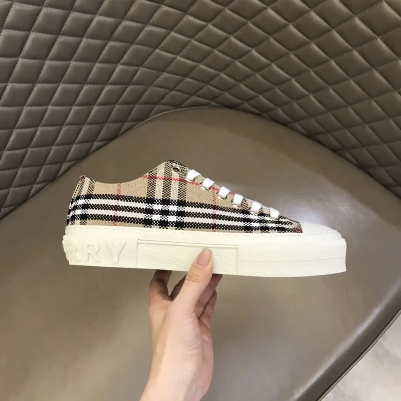 ModernLook Burberry Low Shoes 17010