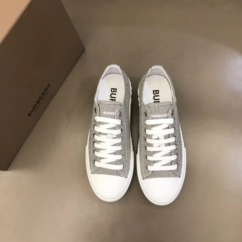 Soft Burberry Low Shoes 17018