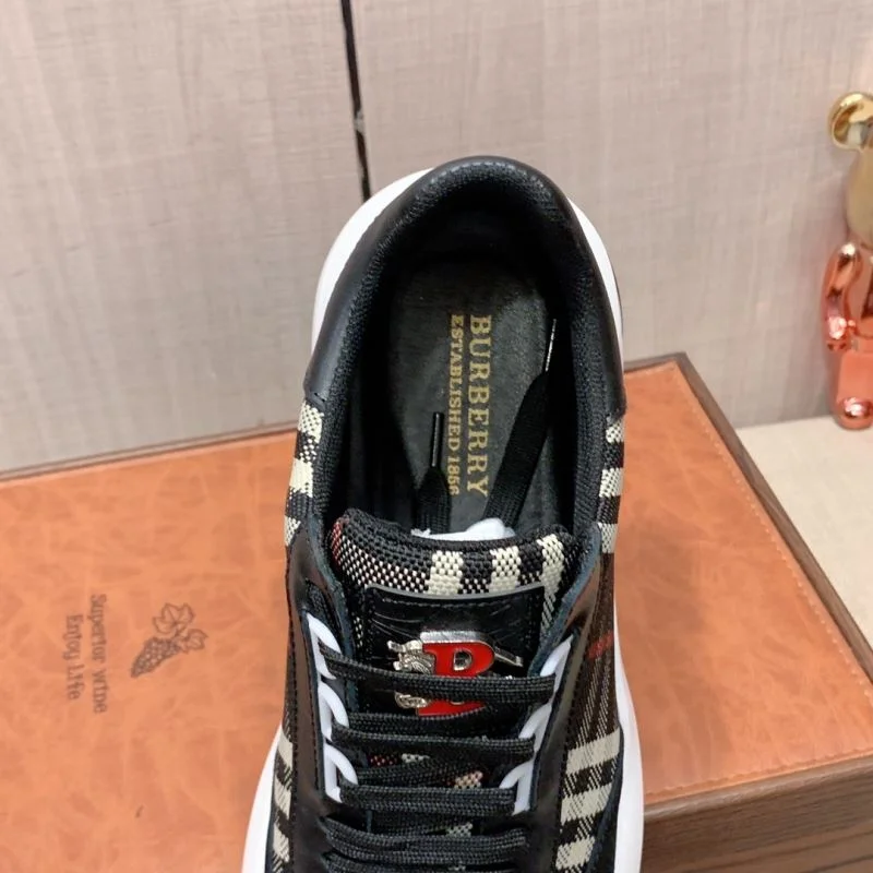 Burberry Low Shoes Fashionable 17055