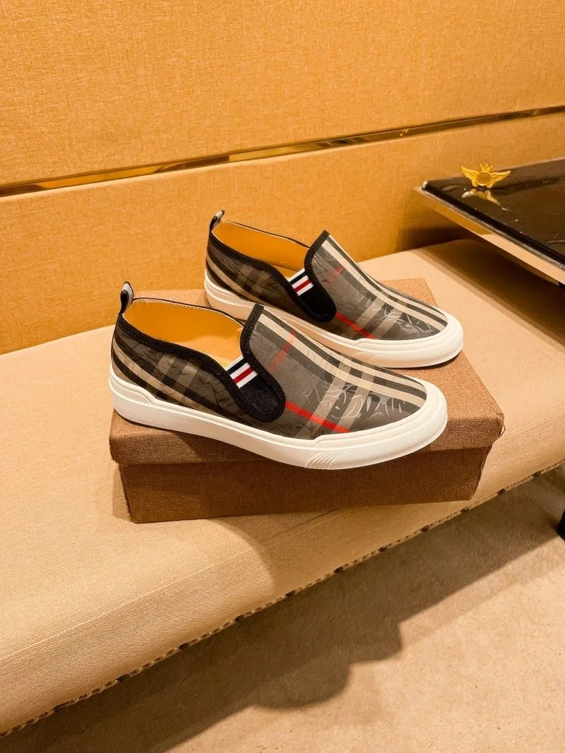 Burberry Low Shoes Minimalist 17226