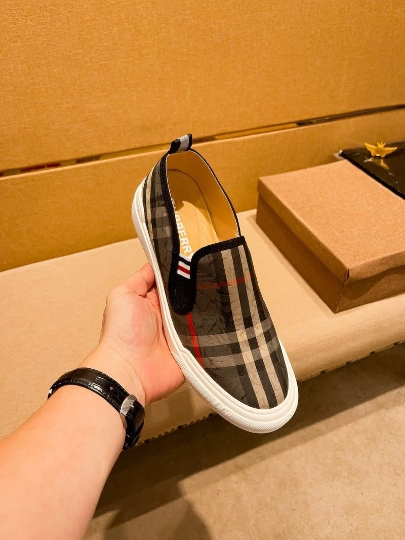 Burberry Low Shoes Minimalist 17226