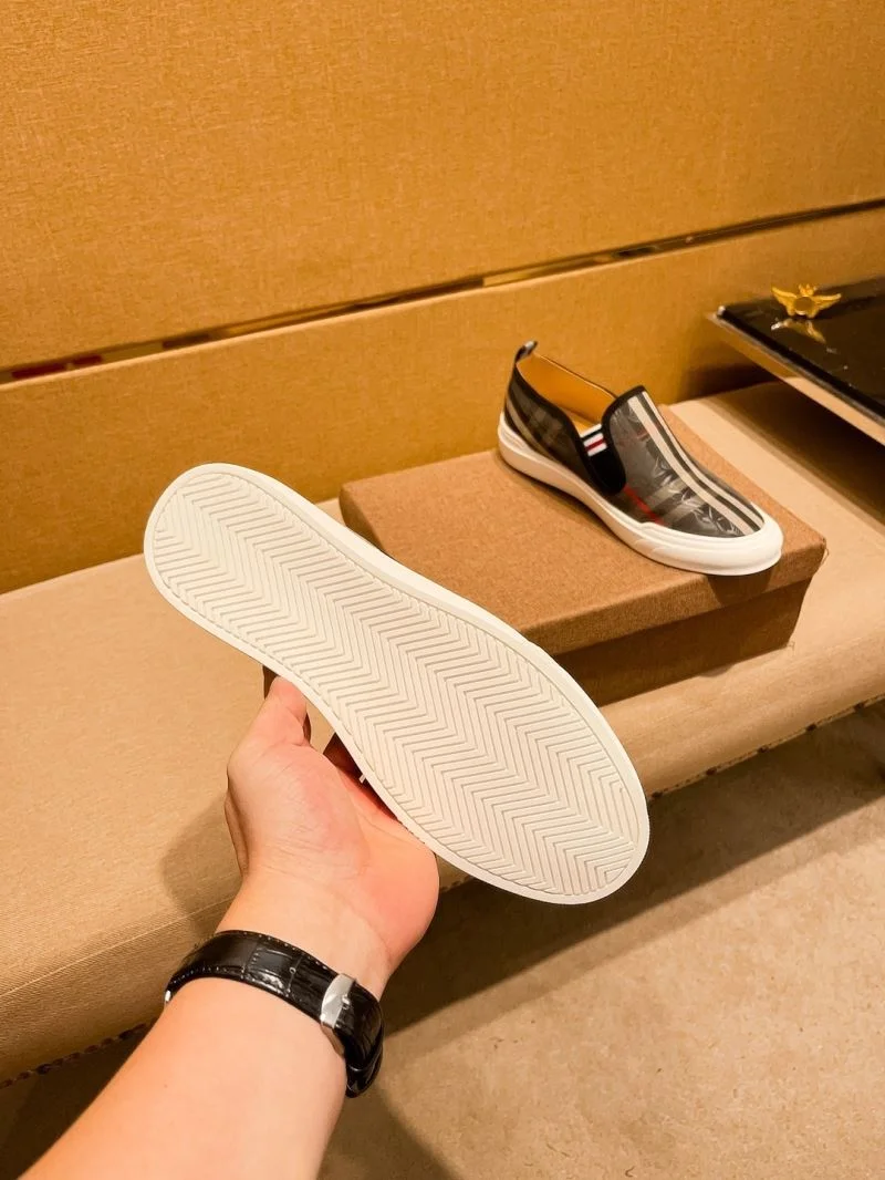 Burberry Low Shoes Minimalist 17226