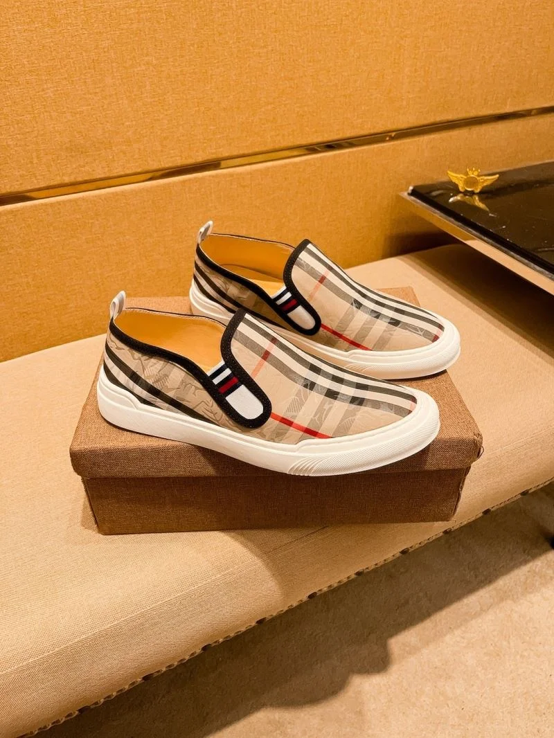 Burberry Low Shoes WaterResistant 17222