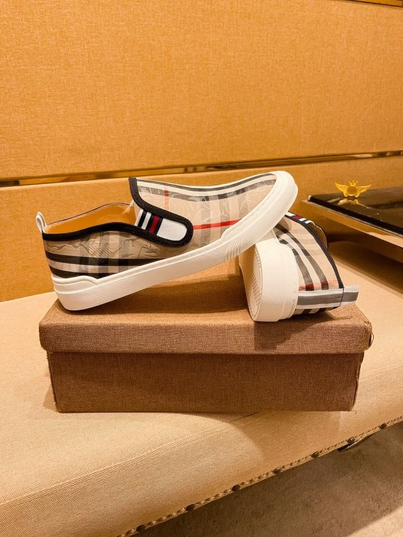 Burberry Low Shoes WaterResistant 17222