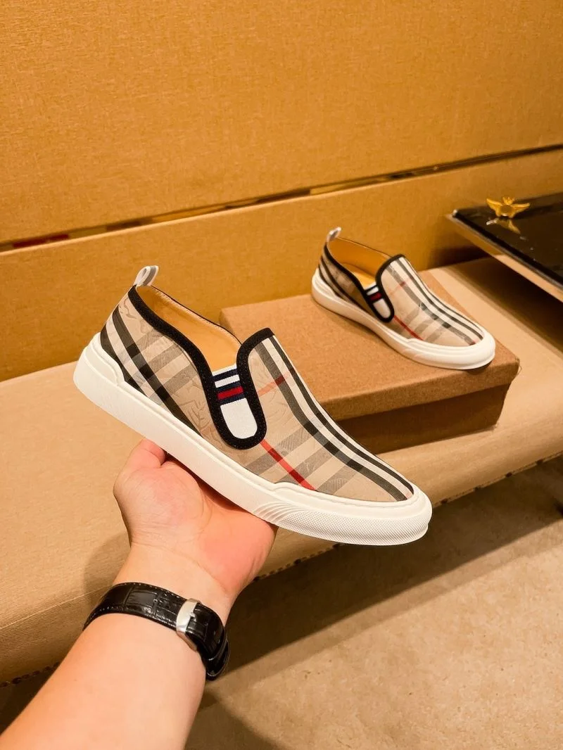 Burberry Low Shoes WaterResistant 17222