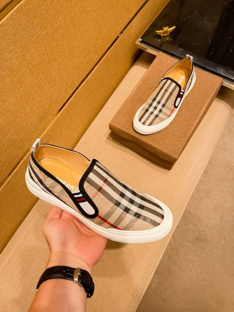 Burberry Low Shoes WaterResistant 17222