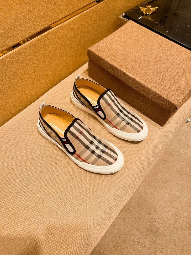 Burberry Low Shoes WaterResistant 17222