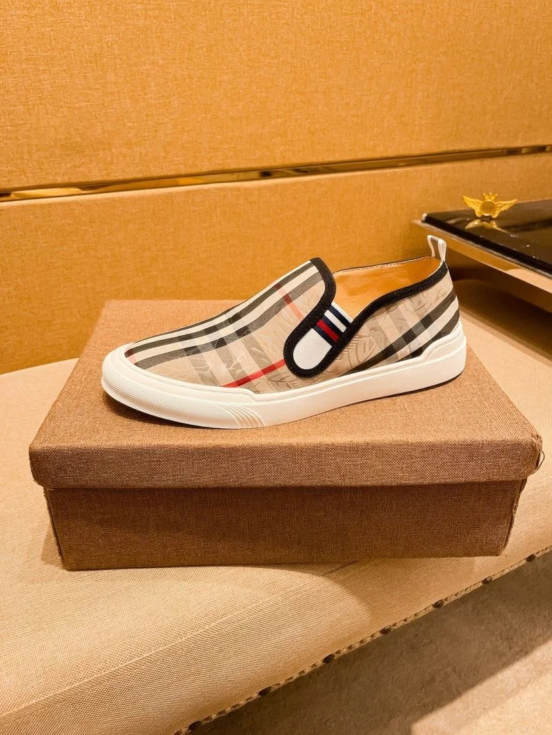 Burberry Low Shoes WaterResistant 17222