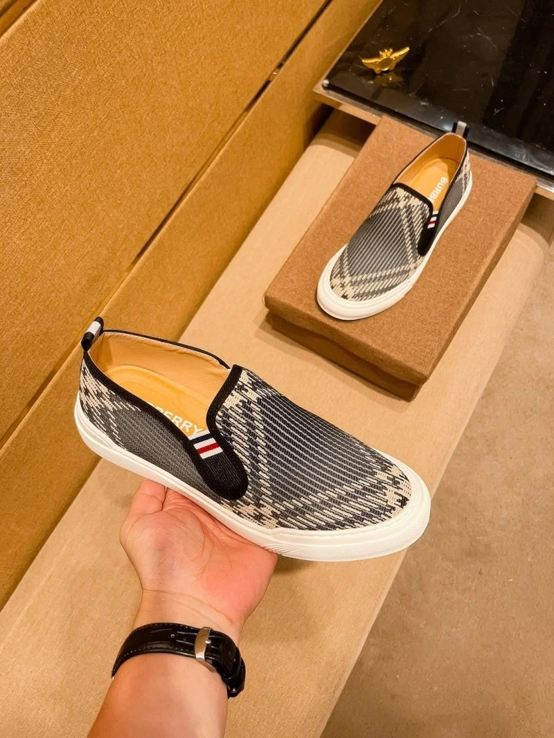 Burberry Low Shoes Casual 17205