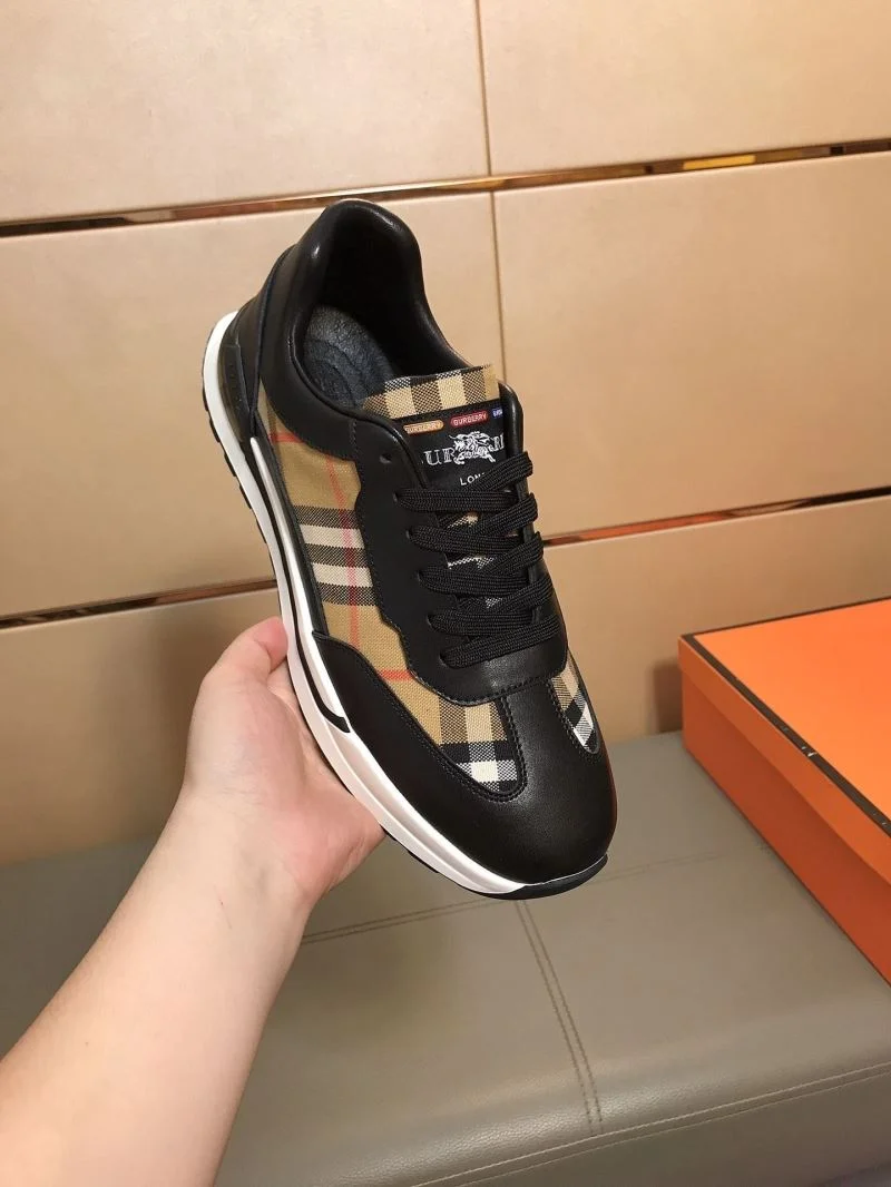 UrbanChic Burberry Low Shoes 17220