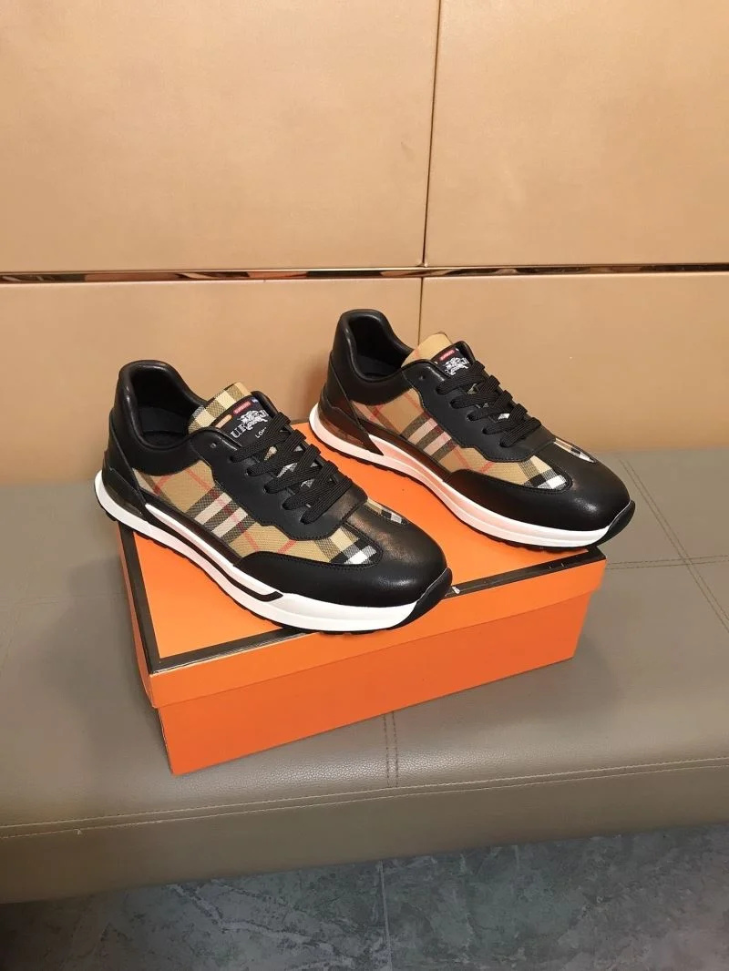 UrbanChic Burberry Low Shoes 17220