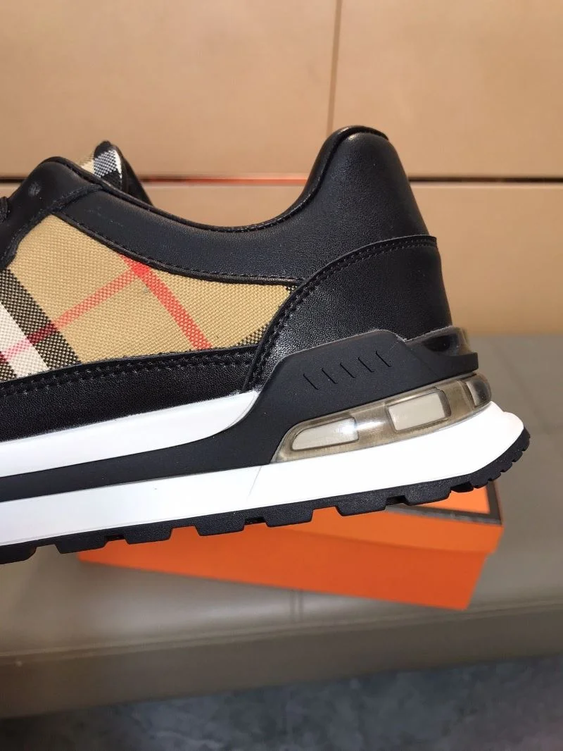 UrbanChic Burberry Low Shoes 17220