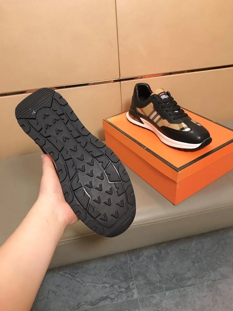 UrbanChic Burberry Low Shoes 17220