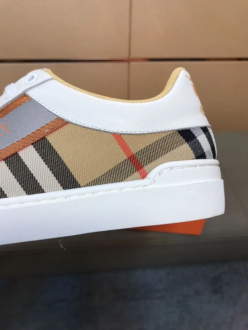 Burberry Low Shoes Lightweight 17202