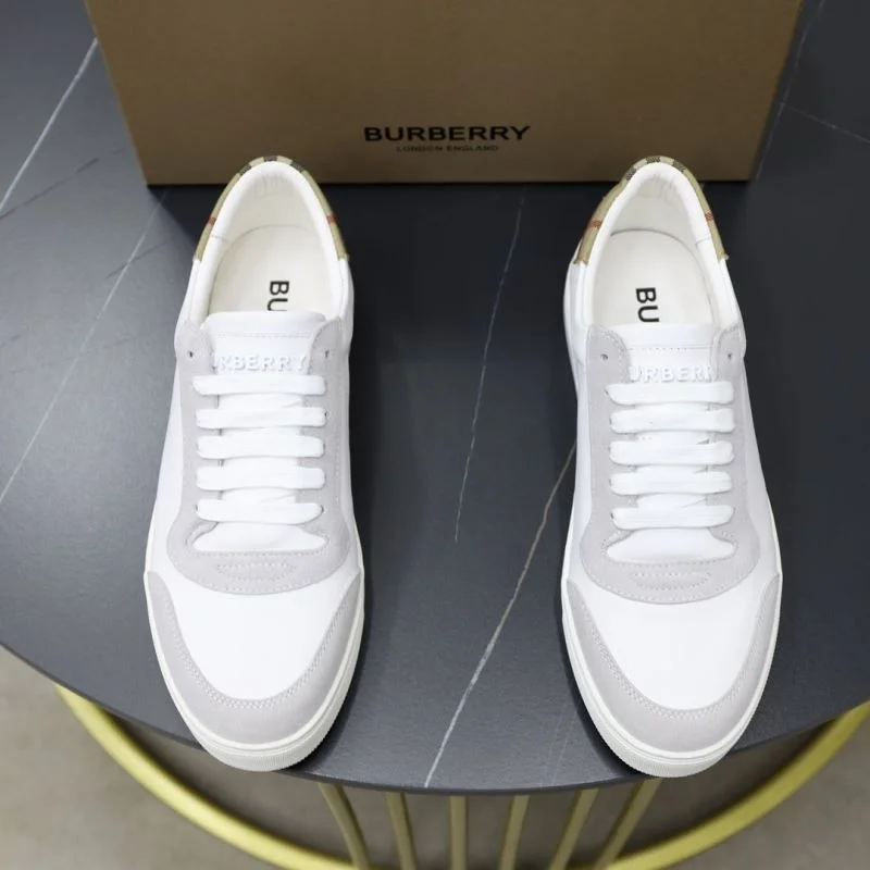 Burberry Low Shoes Chic 17210