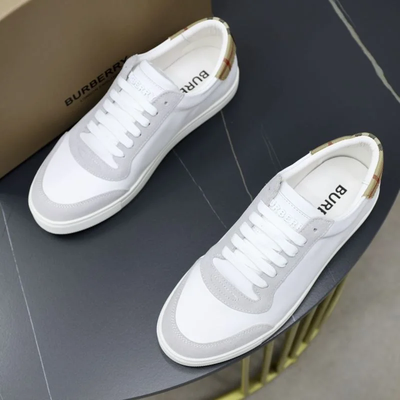 Burberry Low Shoes Chic 17210