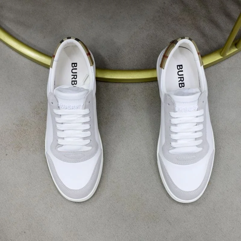 Burberry Low Shoes Chic 17210