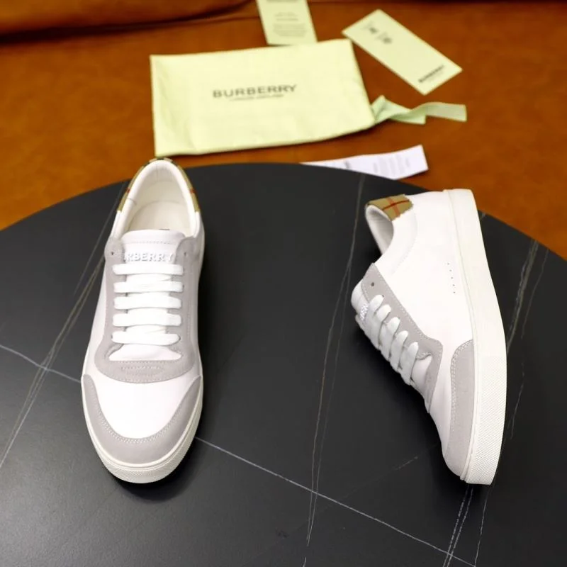 Burberry Low Shoes Chic 17210