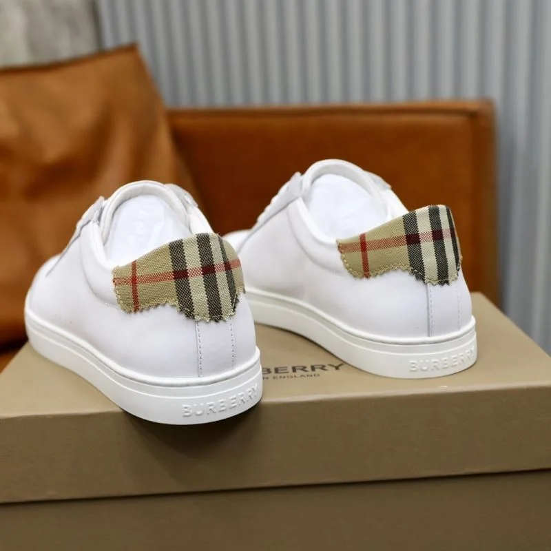 Burberry Low Shoes Chic 17210
