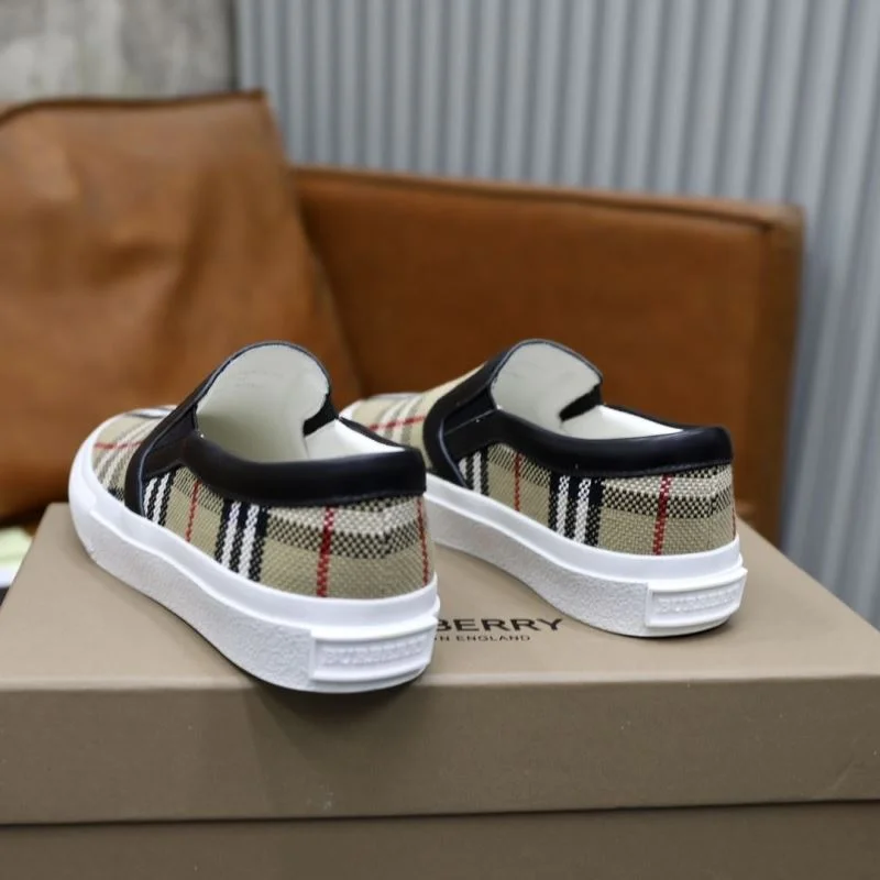 EyeCatching Burberry Low Shoes 17198