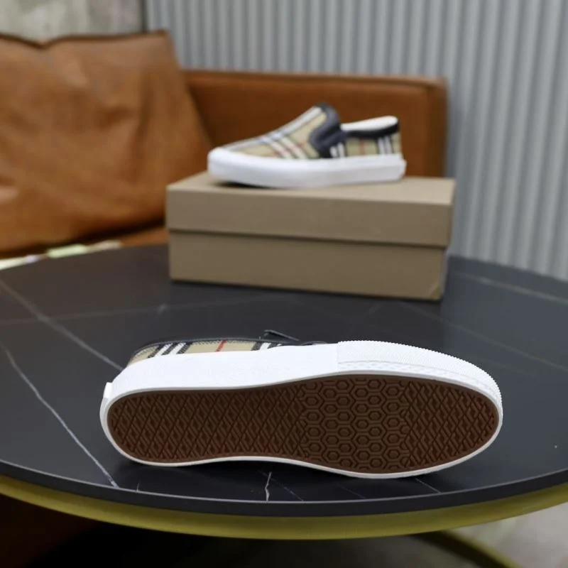 EyeCatching Burberry Low Shoes 17198