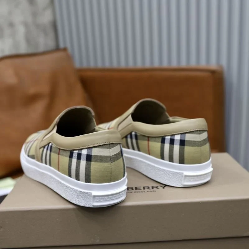 Burberry Low Shoes DailyWear 17180