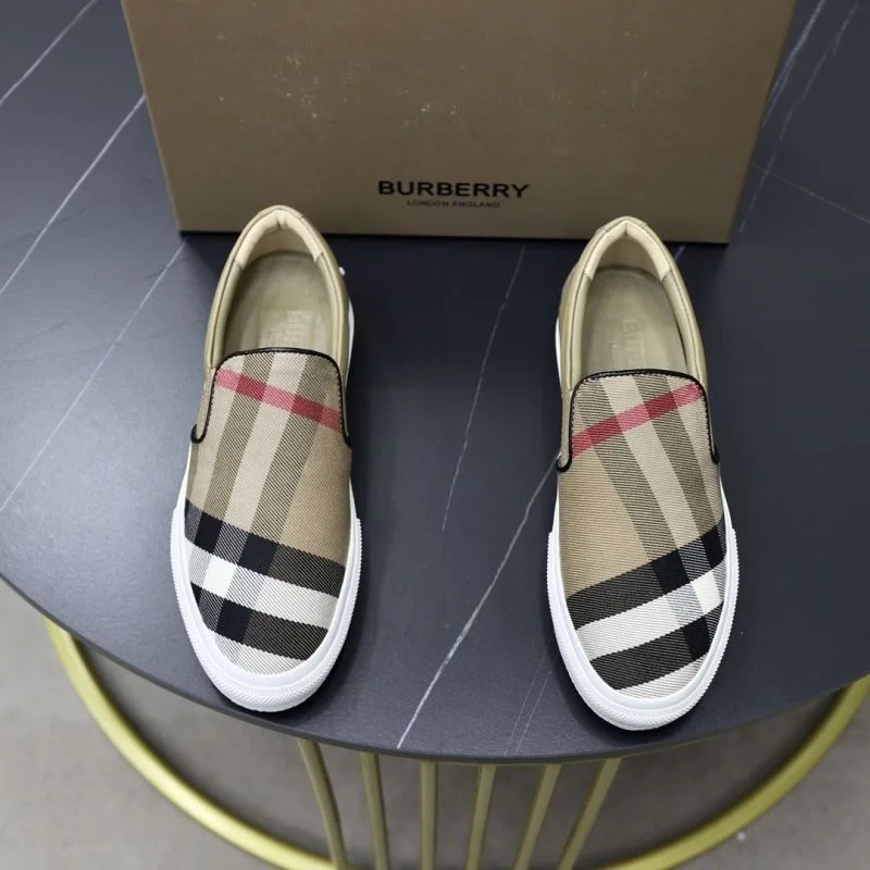 Burberry Low Shoes UrbanStyle 17175