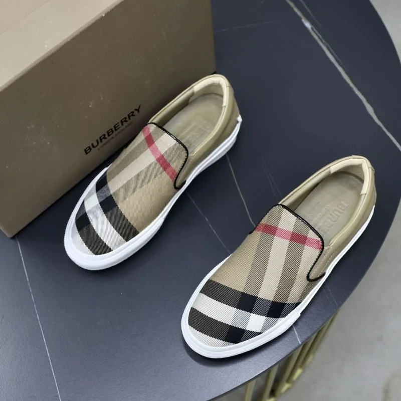 Burberry Low Shoes UrbanStyle 17175