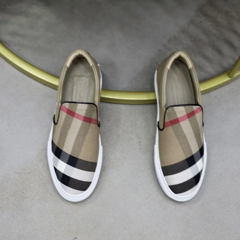 Burberry Low Shoes UrbanStyle 17175