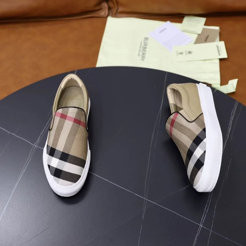 Burberry Low Shoes UrbanStyle 17175