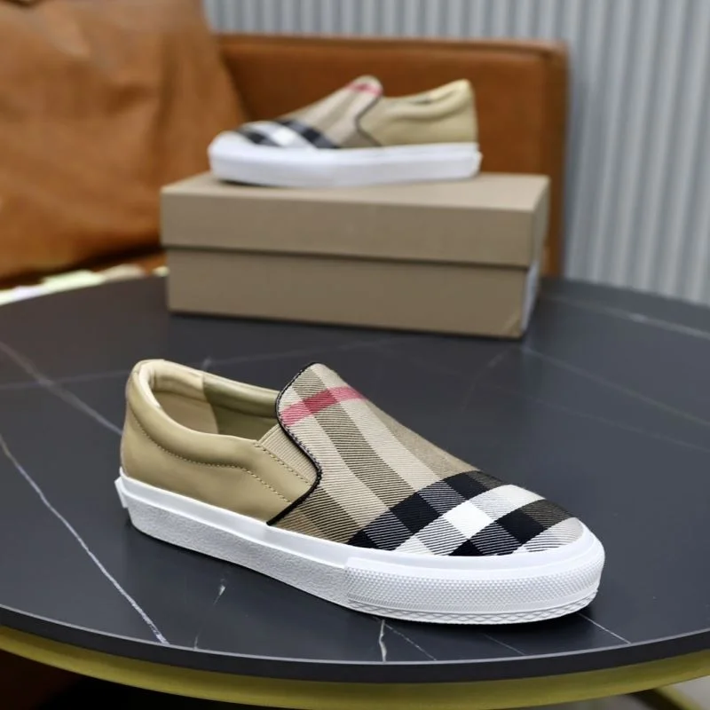 Burberry Low Shoes UrbanStyle 17175