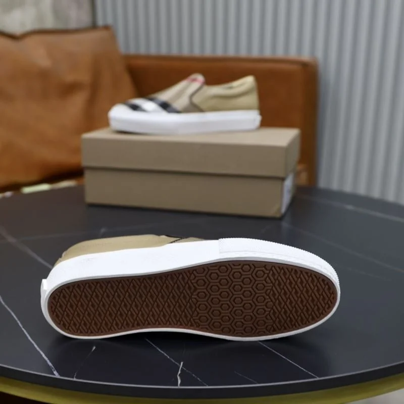 Burberry Low Shoes UrbanStyle 17175