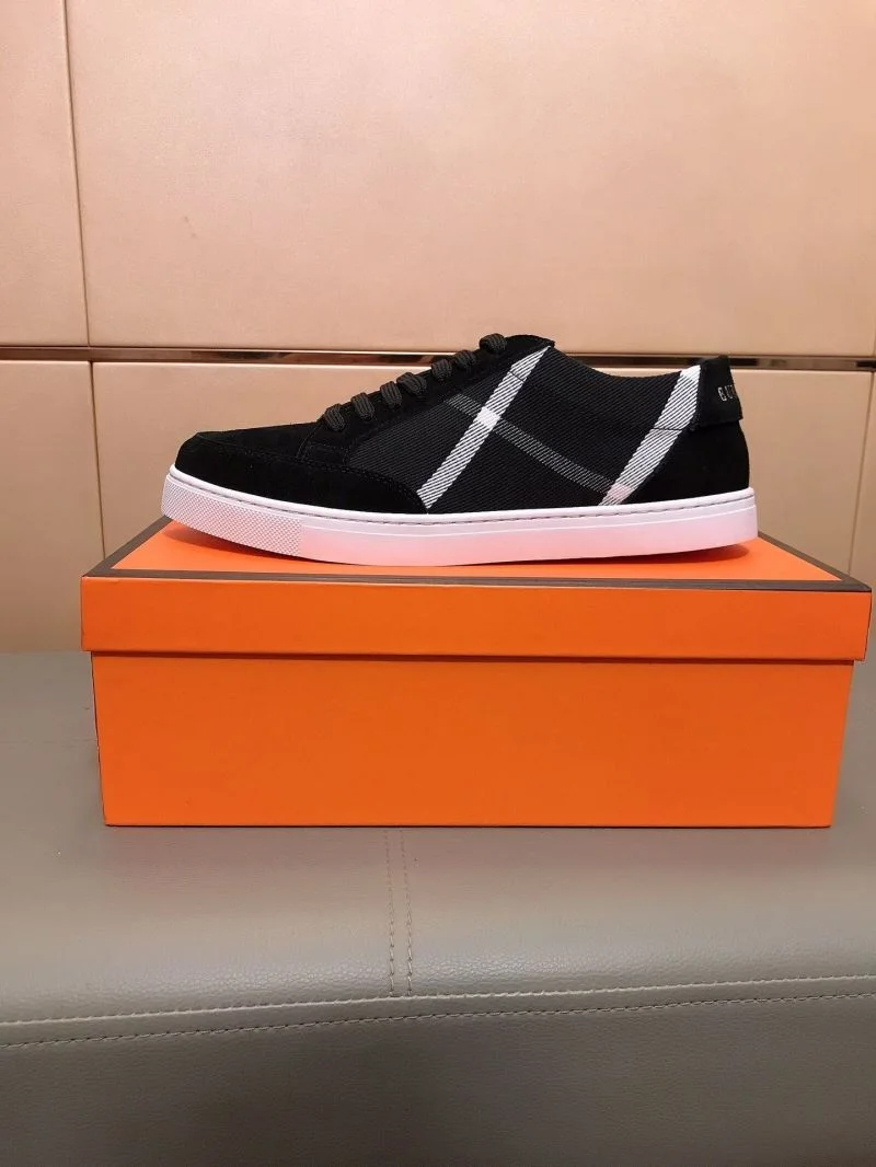 Chic Burberry Low Shoes 17184