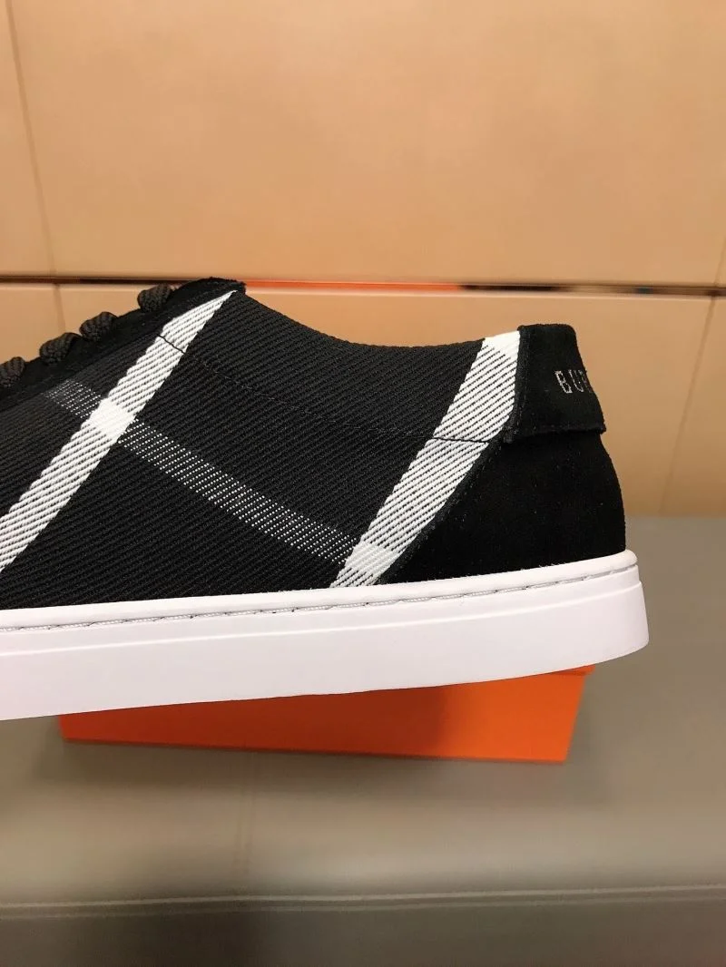 Chic Burberry Low Shoes 17184