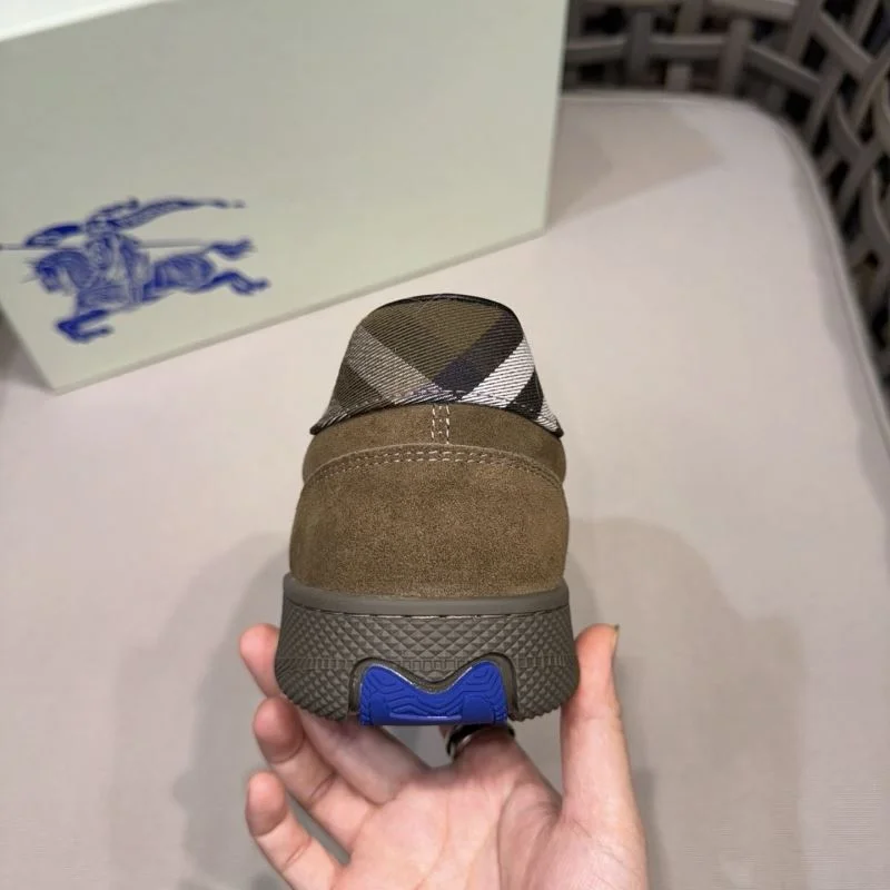 Resilient Burberry Low Shoes 17176